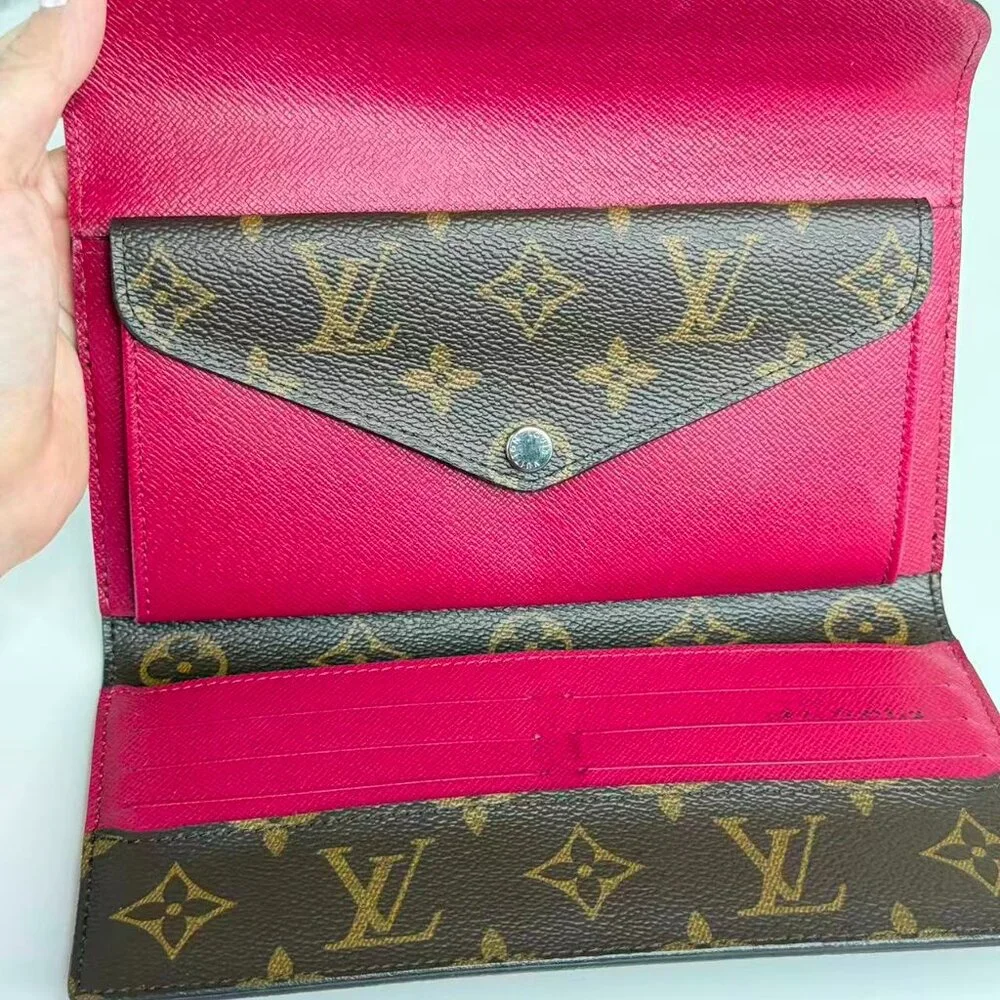 Louis Vuitton Monogram Canvas Wallet with Pink Accents and Classic LV Logo Desig - Picture 7 of 7